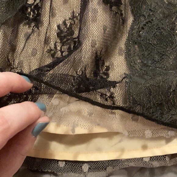 AE Outfitters Multi-Layer Mini Skirt Size L - Picture 3 of 4